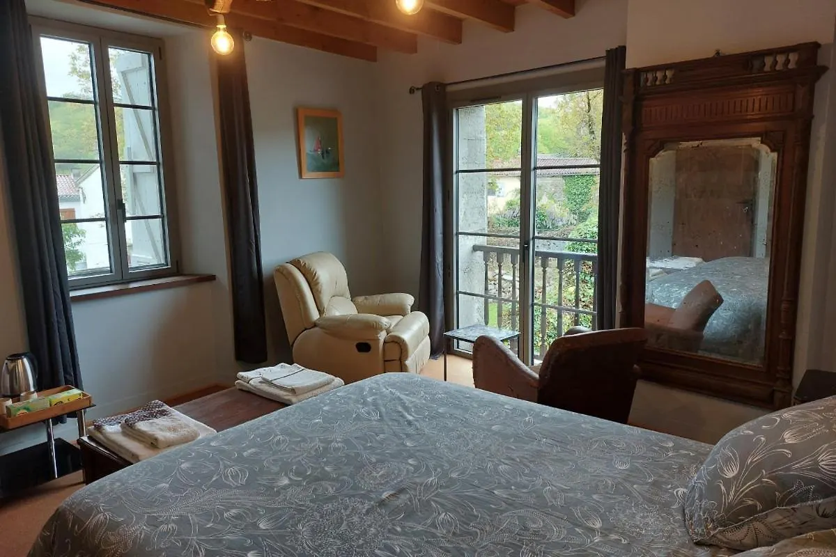 ベッド・アンド・ブレックファスト Superbe Maison De 1785, Table D'Hote, Bain A Remous, Massages Nestier
